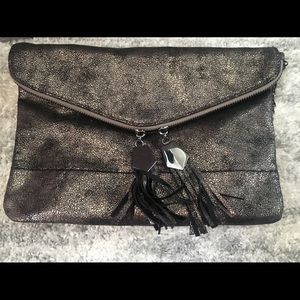 Urban expressions clutch